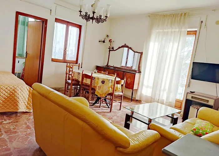 Elyhouse